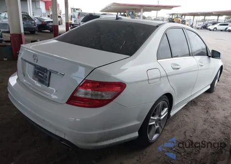 2011 Mercedes-Benz C 300 Luxury/Sport из США, поврежденный, VIN WDDGF5EB0BA514230